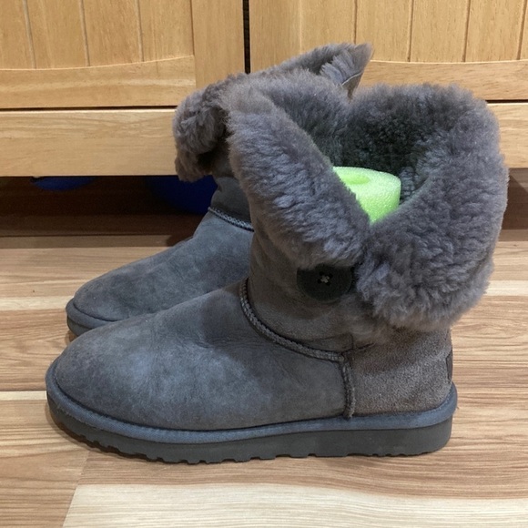 WOMEN’S Ugg Bailey Button - Picture 1 of 5